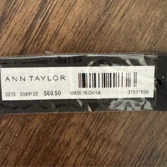 Ann Taylor tortoise shell print clover statement necklace - Picture 13 of 13